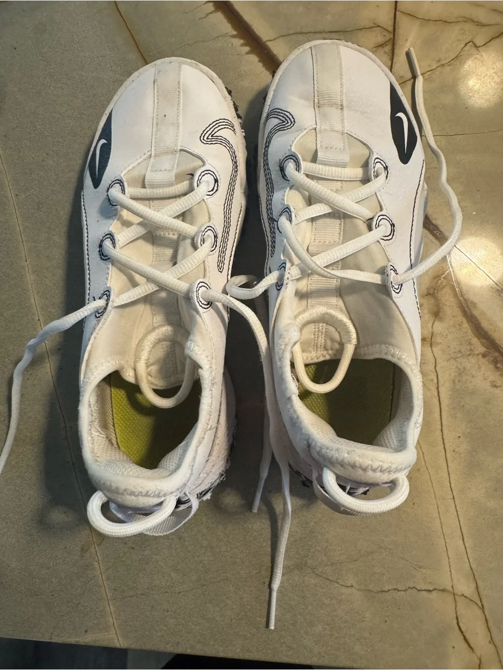 Nike White Girls softball turf shoes - Picture 4 of 6